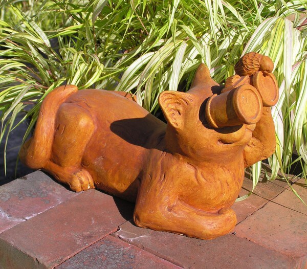Animals cats and kittens Laying Bird Watching Sculpture binoculars